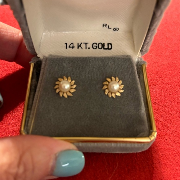Jewelry - Pearl earrings set in 14k